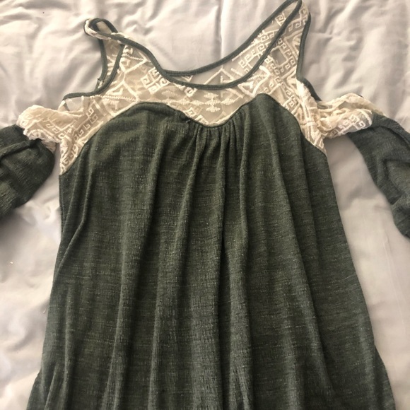 Cold shoulder mid sleeve shirt - Picture 2 of 2